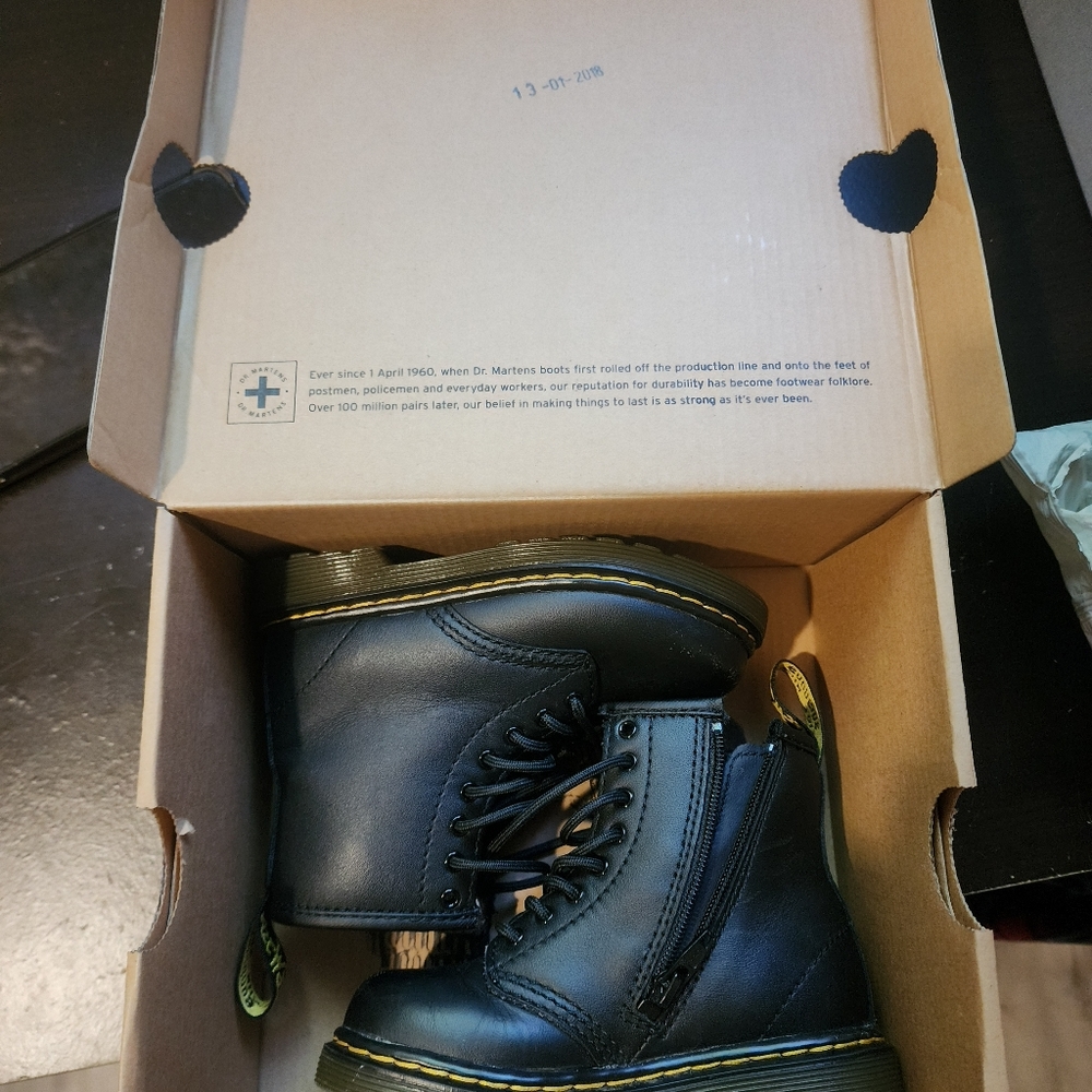 Toddler size 8 Dr Martens *black